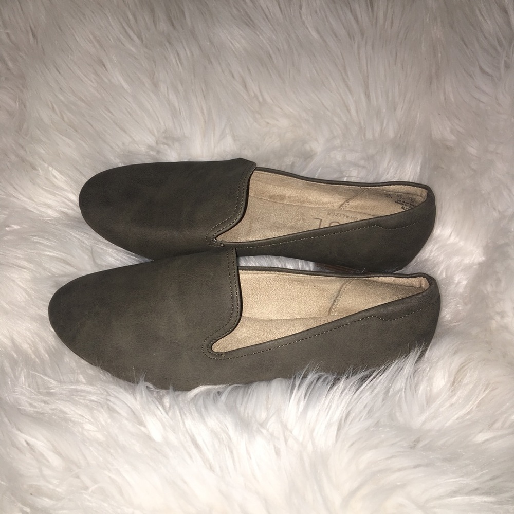 Flats - Picture 2 of 2